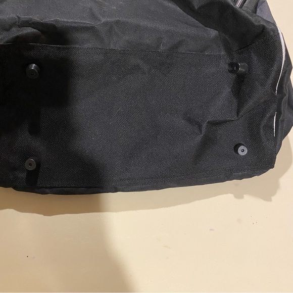 Jeep Duffel Bag Front Sides Pockets Shoulder Hand Straps Carry On Gym Weekend - Picture 2 of 5